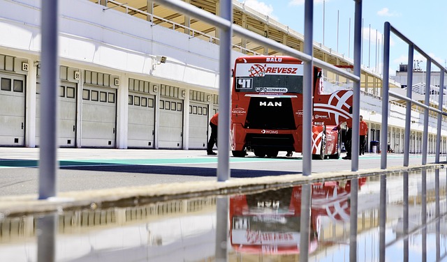 王钰栋遭受恶劣犯规后为郑凯木辩护，展现高尚品质.